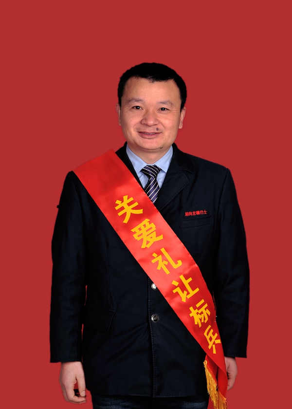 3嚴紅.jpg