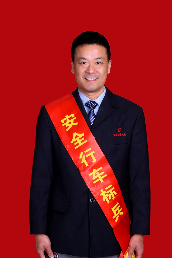4、李  建_副本600.jpg